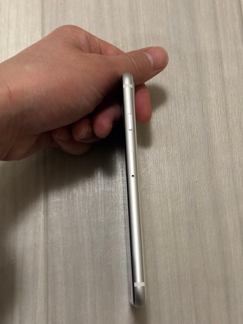 iPhone SE2 ホワイト　SIMフリー