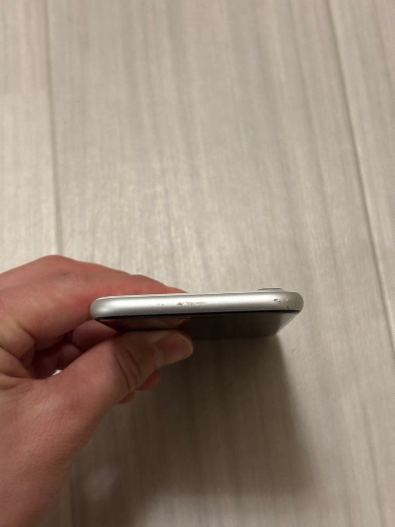 iPhone SE2 ホワイト　SIMフリー