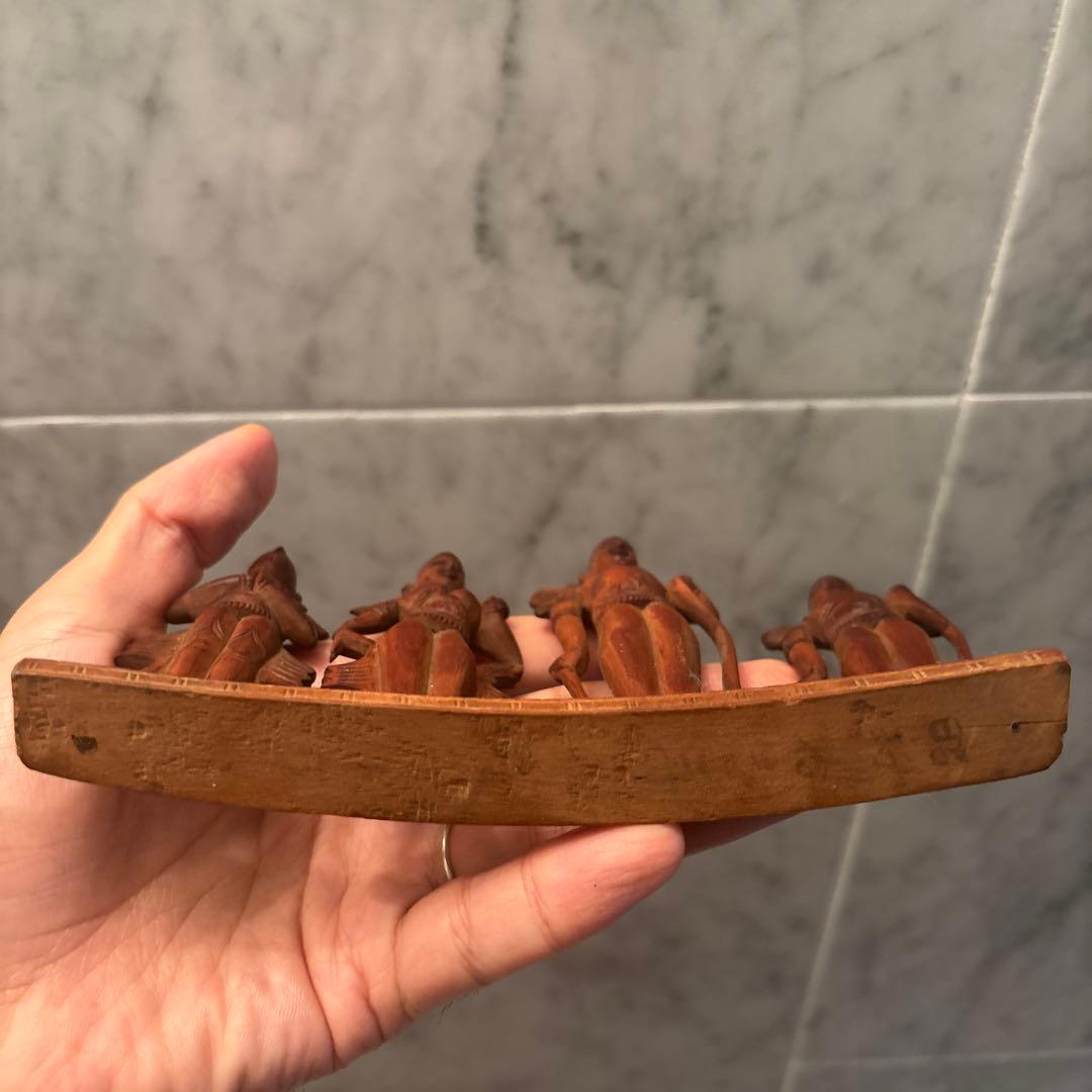 アンティーク　精巧に彫られ芸術的で威厳のある神々の一刀彫の彫刻オブジェ