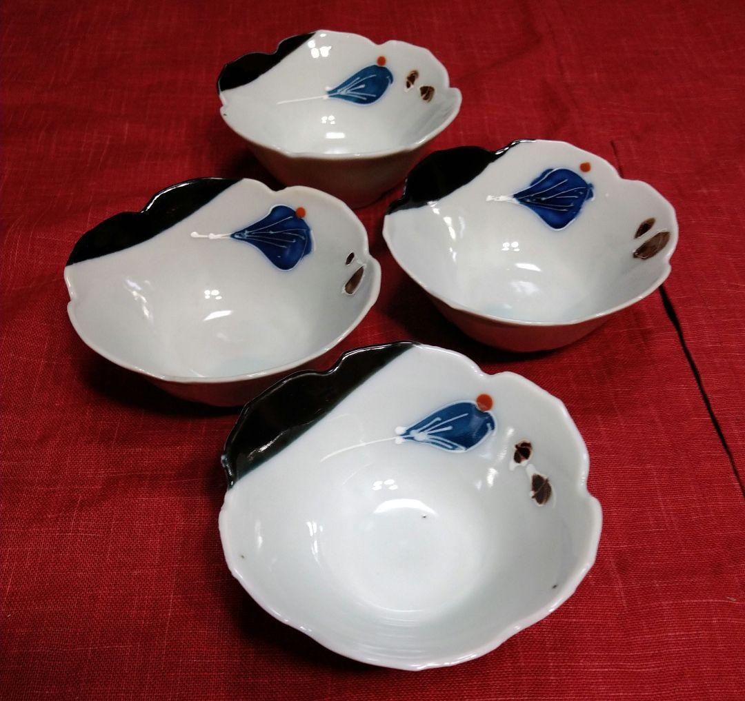 ♣オシャレな【有田焼輪花小鉢皿】♥銀彩２ステージ演出素敵な白長皿⬛２種類２組４皿