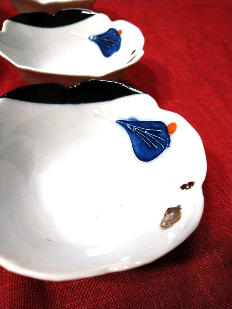 ♣オシャレな【有田焼輪花小鉢皿】♥銀彩２ステージ演出素敵な白長皿⬛２種類２組４皿