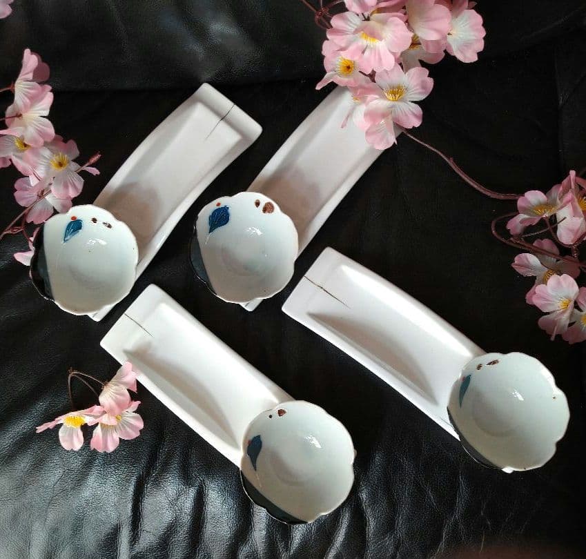 ♣オシャレな【有田焼輪花小鉢皿】♥銀彩２ステージ演出素敵な白長皿⬛２種類２組４皿