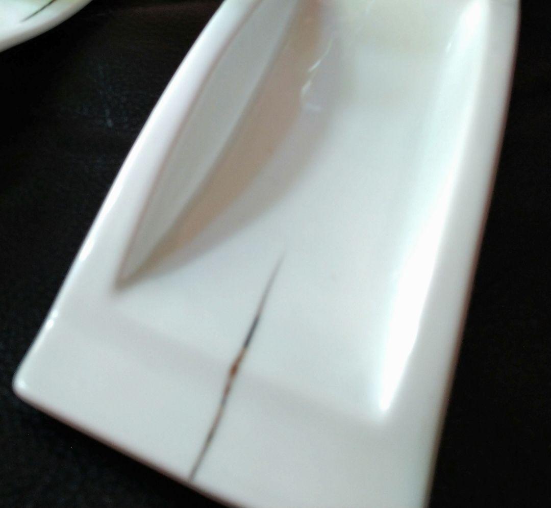 ♣オシャレな【有田焼輪花小鉢皿】♥銀彩２ステージ演出素敵な白長皿⬛２種類２組４皿