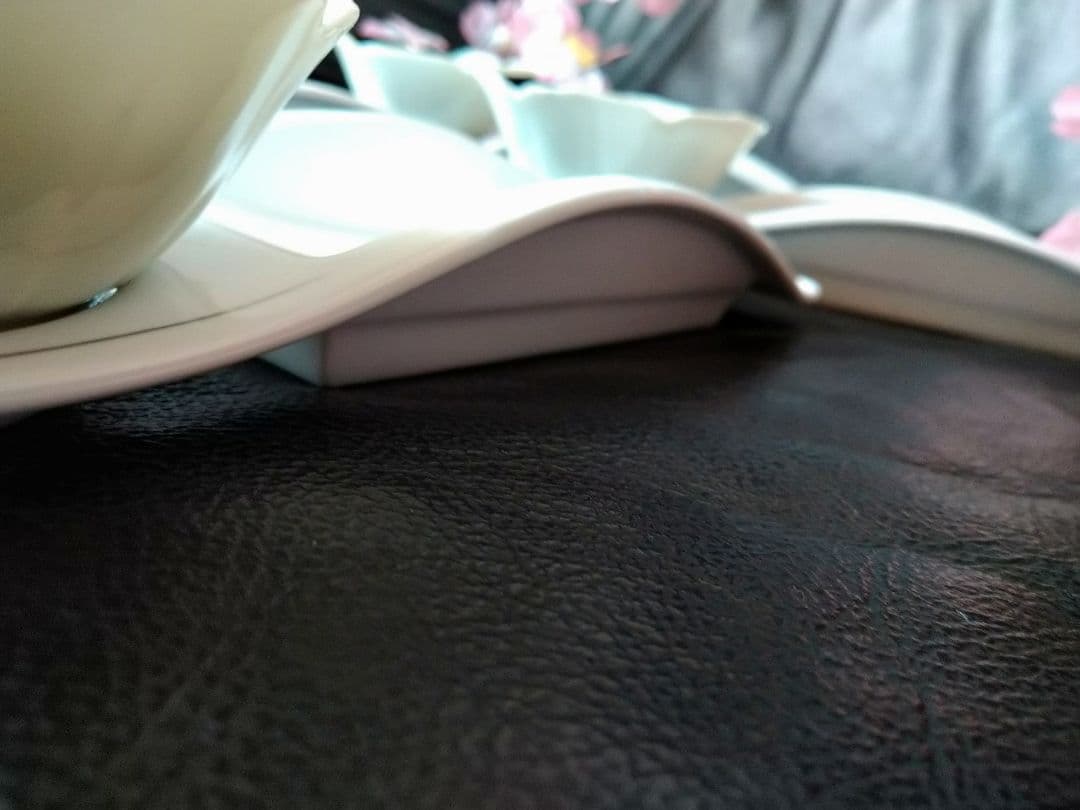 ♣オシャレな【有田焼輪花小鉢皿】♥銀彩２ステージ演出素敵な白長皿⬛２種類２組４皿