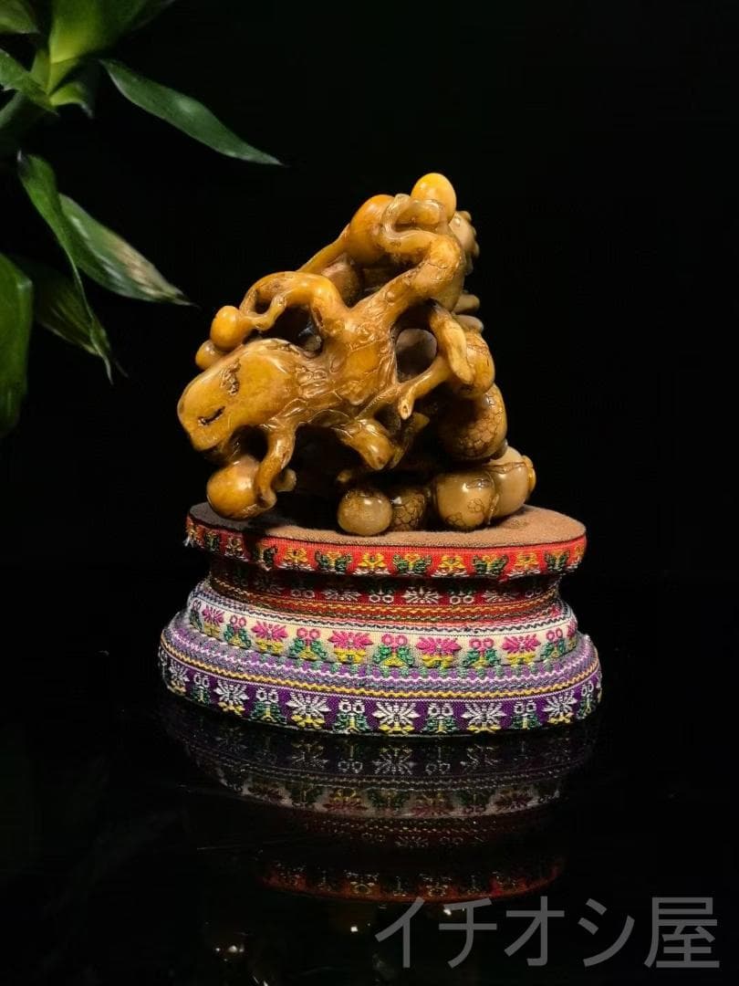 极品田黄石の印章｜仏手柑型の印鑑｜細密彫｜福寿双全 多子多福｜石仙作款｜台座付き