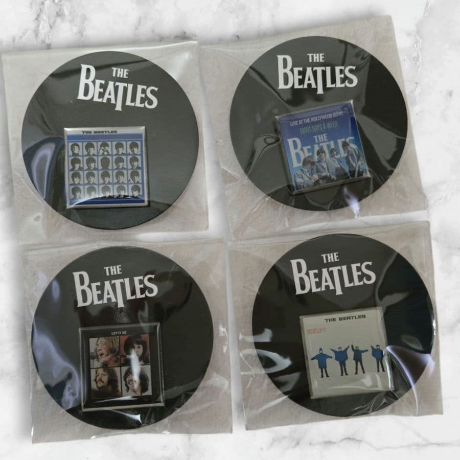 The Beatles アルバムピンバッジ 15個セット、レコードチャーム1点