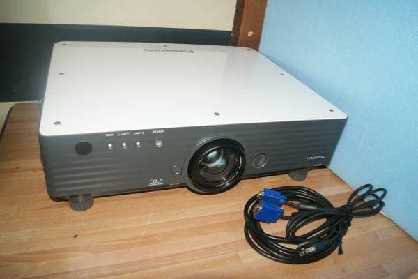 パナソニック TH-D5500 ★5000ルーメン ランプ使用156時間