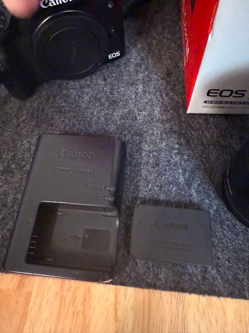 Canon EOS Kiss M ダブルズームキット ブラック