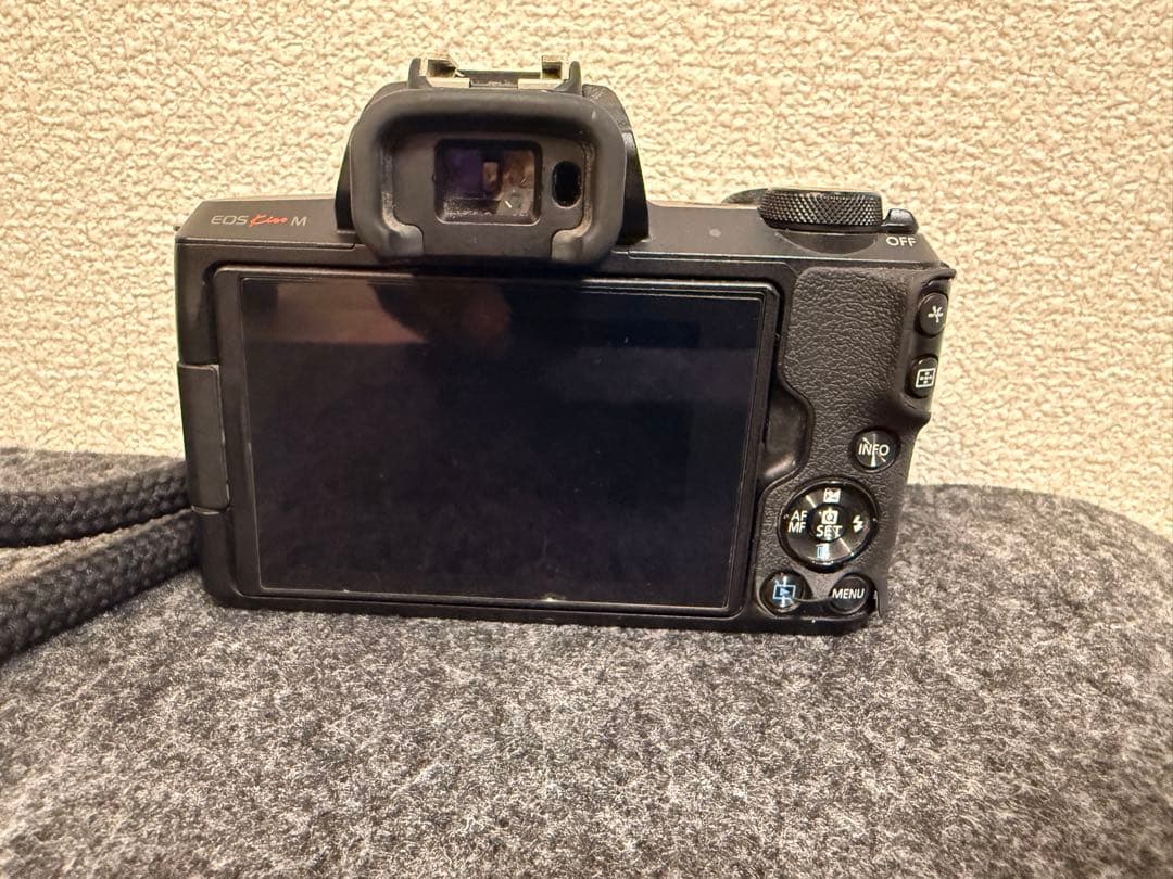 Canon EOS Kiss M ダブルズームキット ブラック