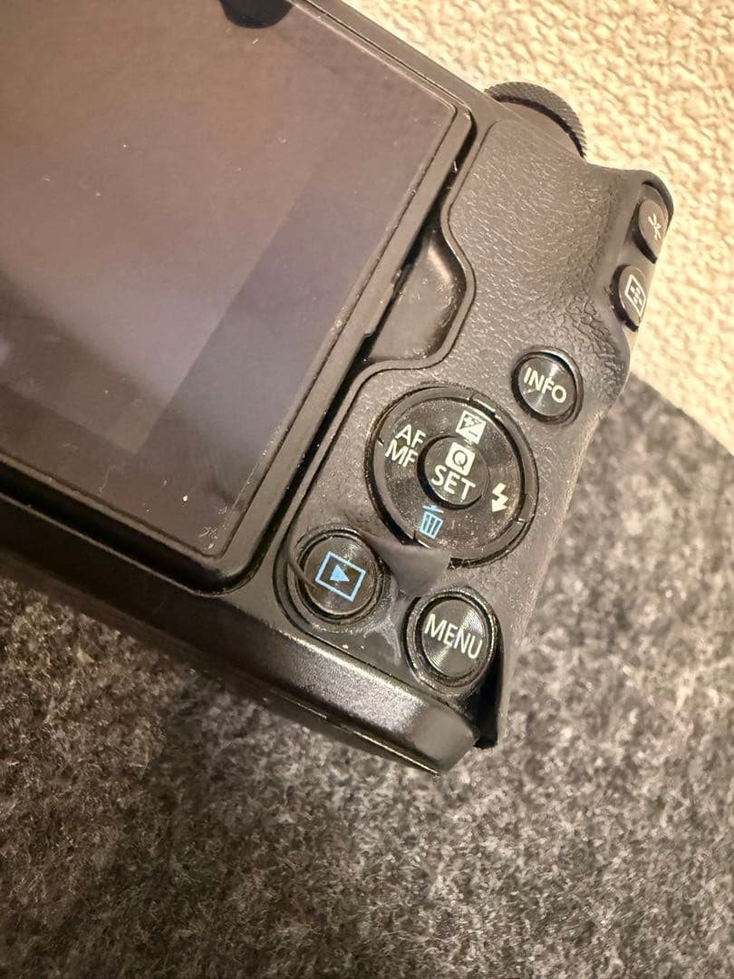 Canon EOS Kiss M ダブルズームキット ブラック