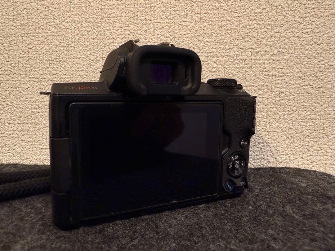 Canon EOS Kiss M ダブルズームキット ブラック