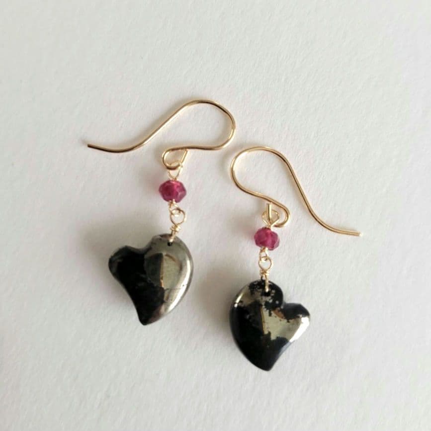 のんたん様 アパッチゴールド ルビー プチハートピアス