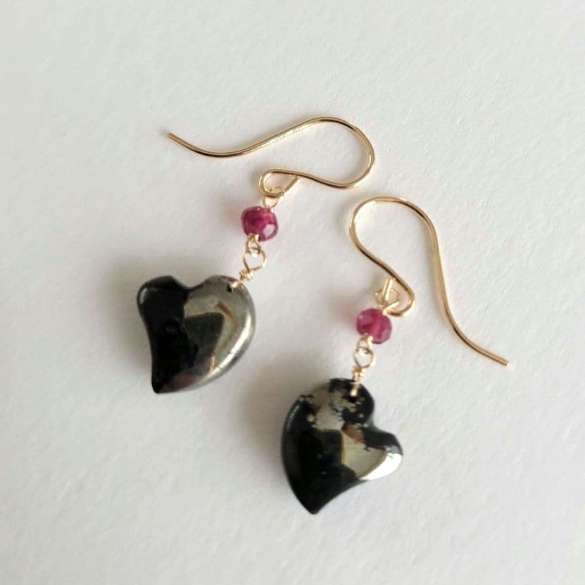 のんたん様 アパッチゴールド ルビー プチハートピアス