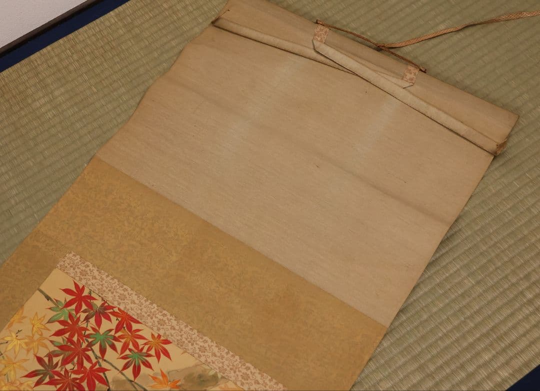 【模写】日本画 在銘 霞芳 紅葉 紅葉と鳥 絹本 掛軸 彩色 MB318