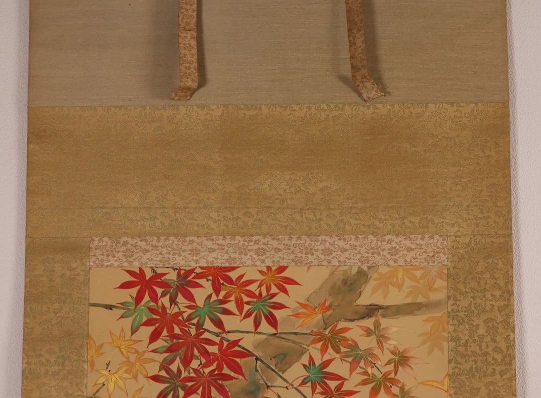 【模写】日本画 在銘 霞芳 紅葉 紅葉と鳥 絹本 掛軸 彩色 MB318