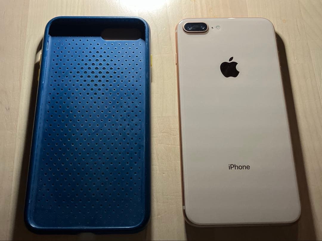 【少々傷有】iPhone8plus 64GB ゴールド SIMフリー純正バッテリ