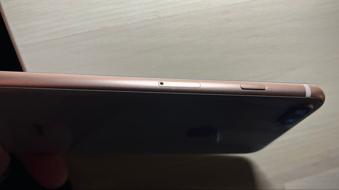 【少々傷有】iPhone8plus 64GB ゴールド SIMフリー純正バッテリ