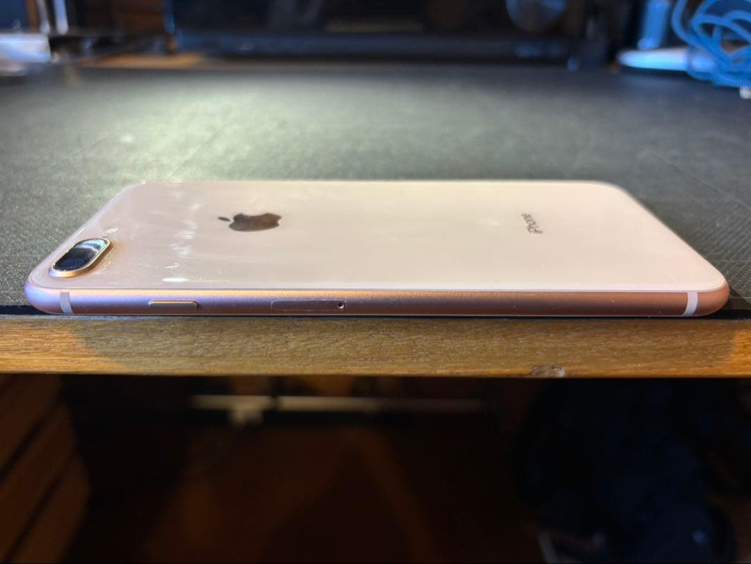 iPhone 8Plus ピンクゴルード256 GB au