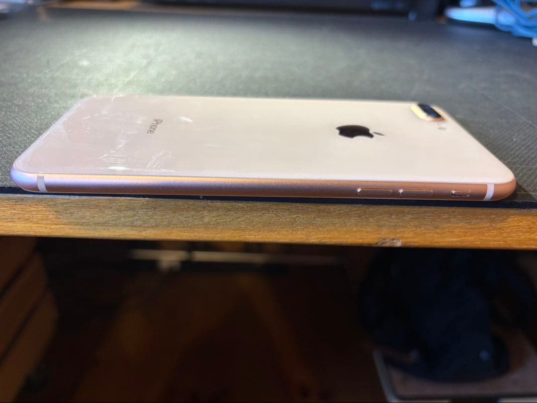 iPhone 8Plus ピンクゴルード256 GB au