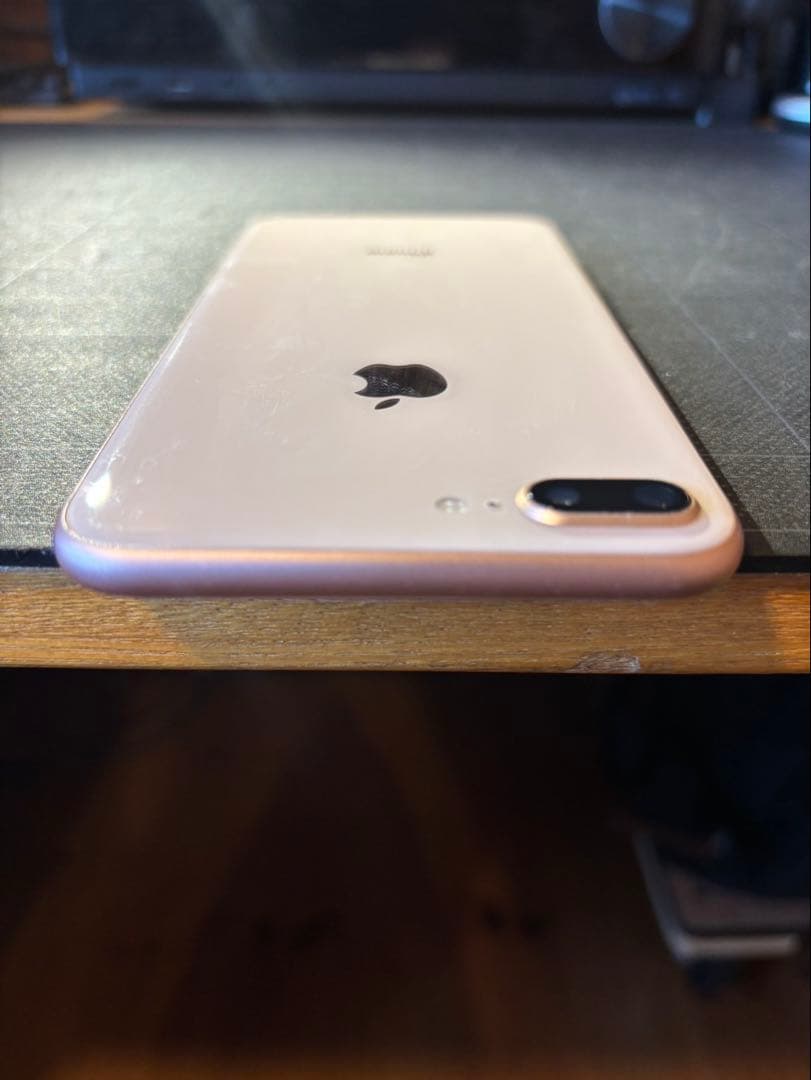 iPhone 8Plus ピンクゴルード256 GB au