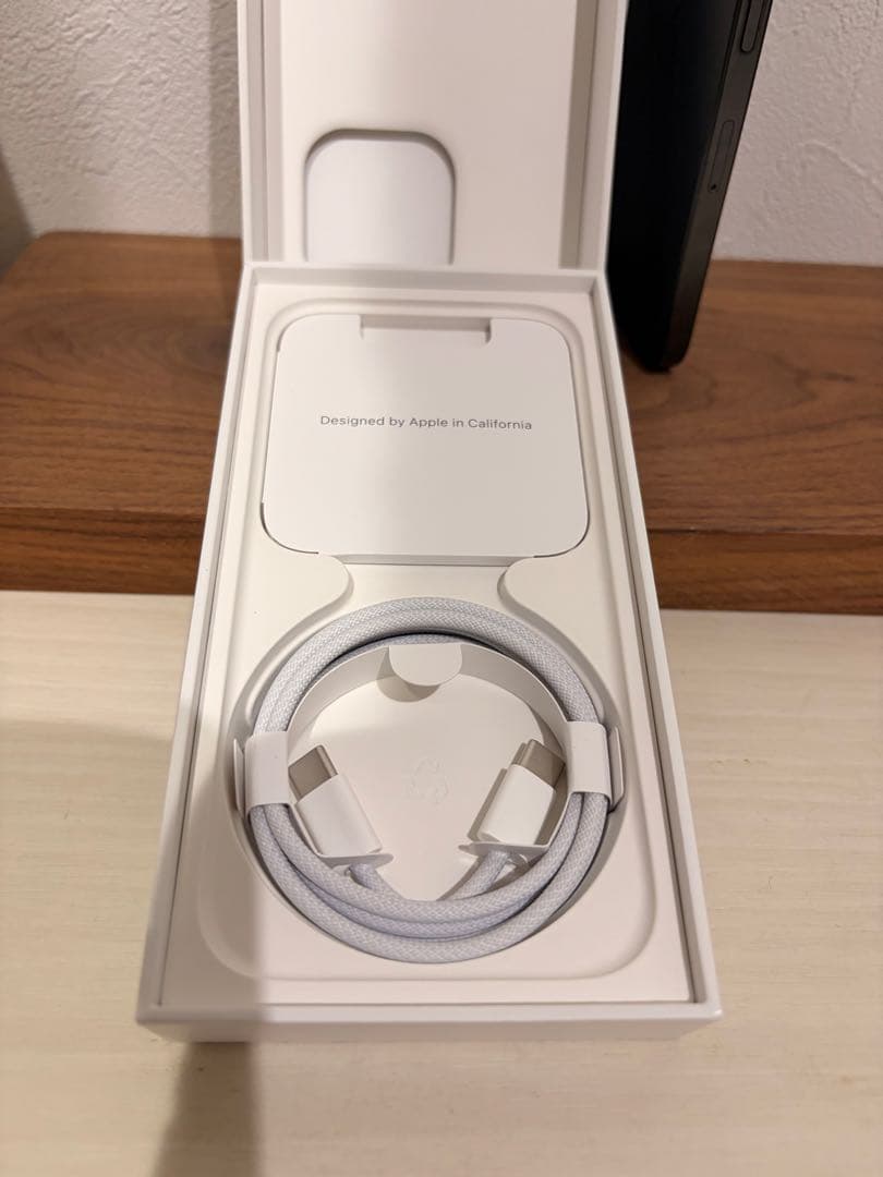 Apple iPhone 15Pro ブラックチタニウム　本体SIMフリー