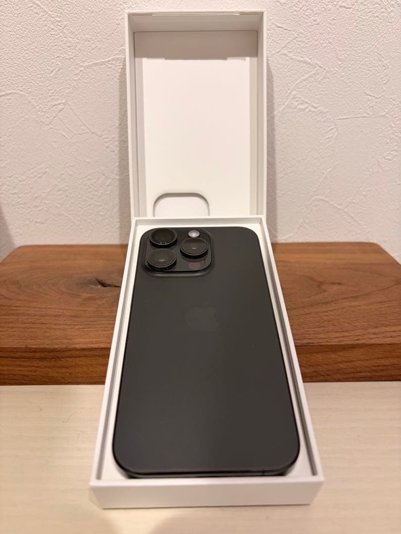 Apple iPhone 15Pro ブラックチタニウム　本体SIMフリー