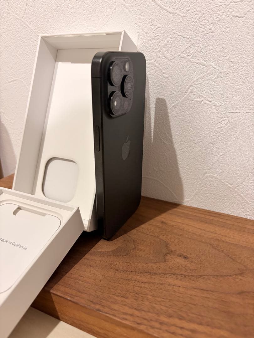 Apple iPhone 15Pro ブラックチタニウム　本体SIMフリー