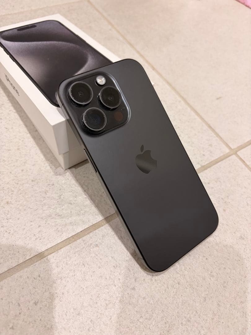 Apple iPhone 15Pro ブラックチタニウム　本体SIMフリー