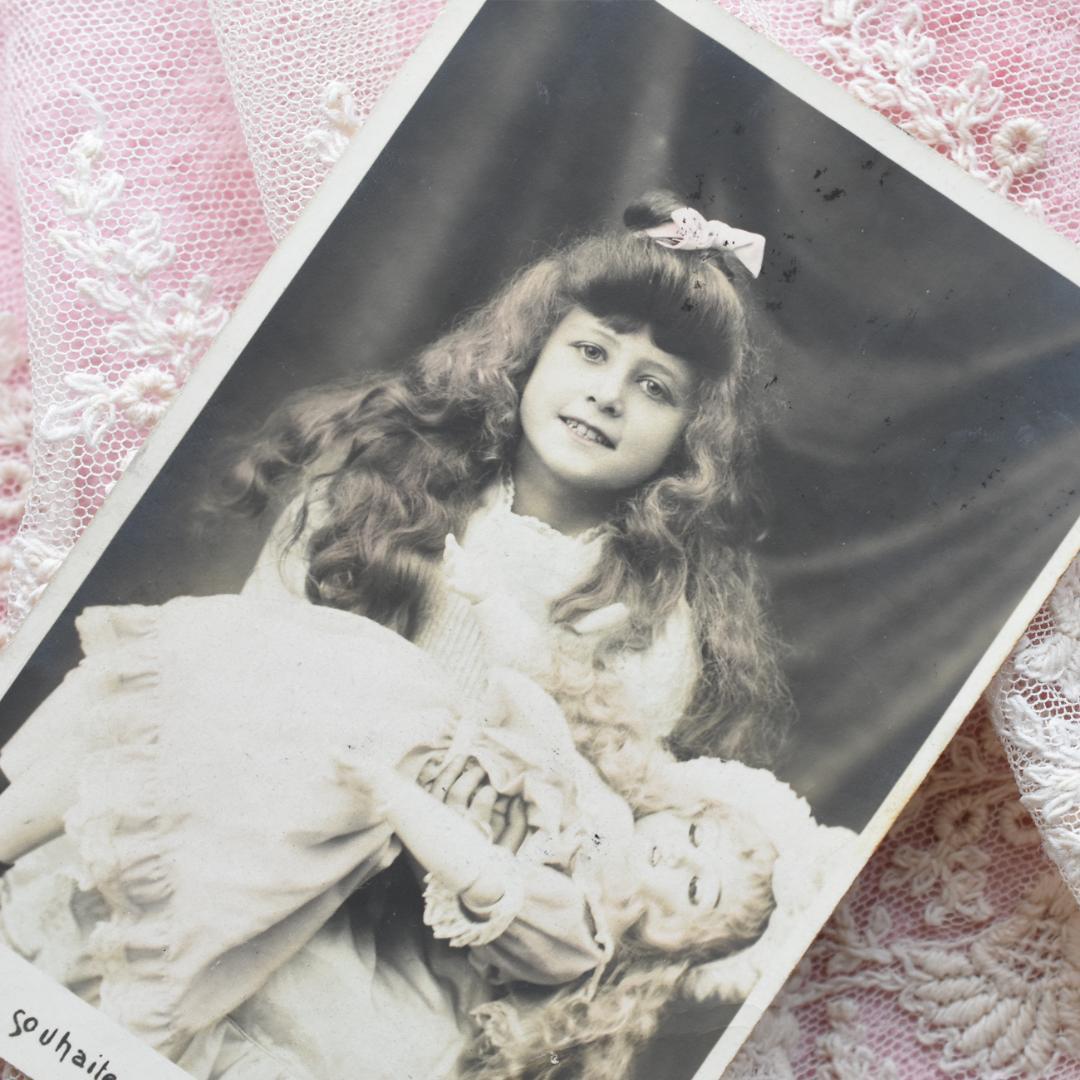 アンティークポストカード　お揃いの少女とお人形　1908年
