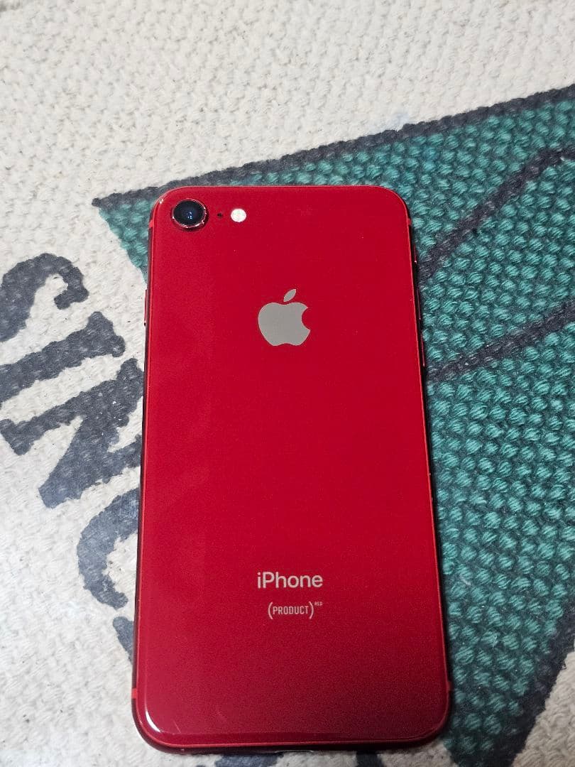 iPhone8　 64GB　レッド