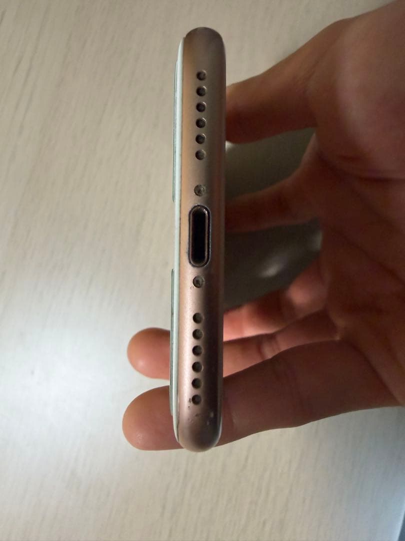 iPhone 8 ゴールド