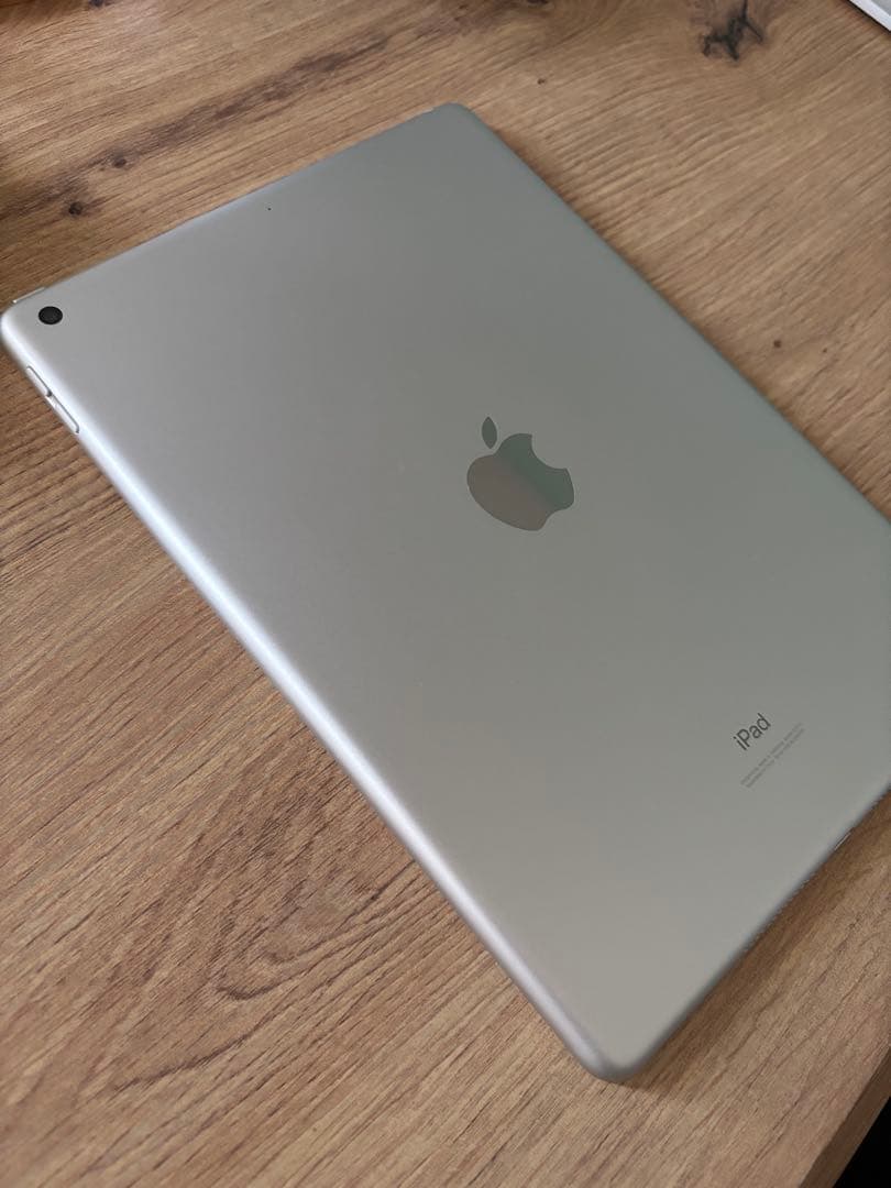 ＊美品＊ iPad 第8世代 32GB Wi-Fi キーボード付き