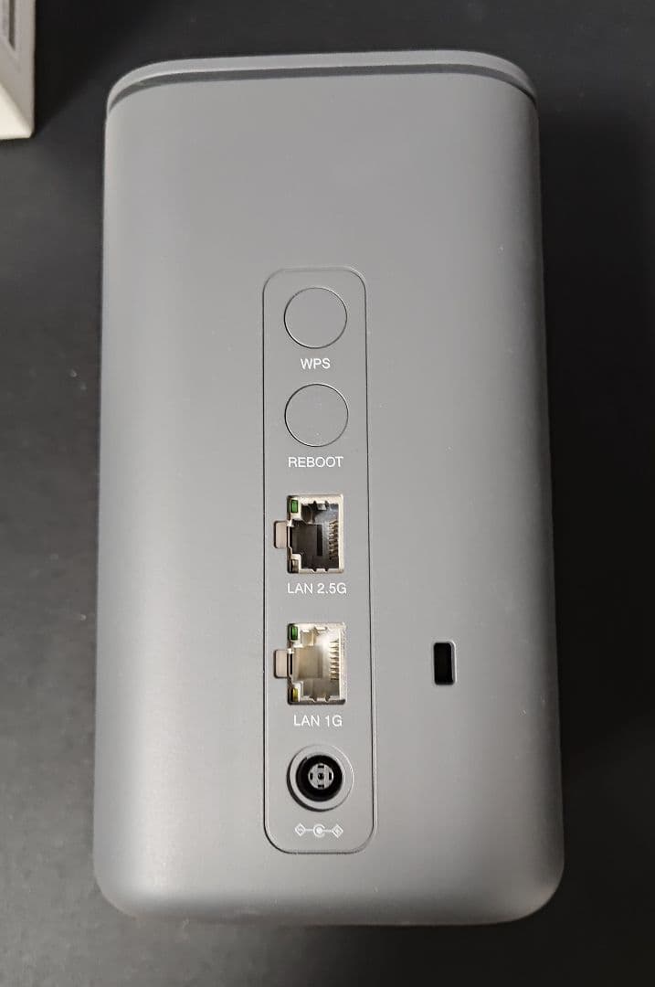 docomo  5G HR02 ホームルーター（付属品完備）