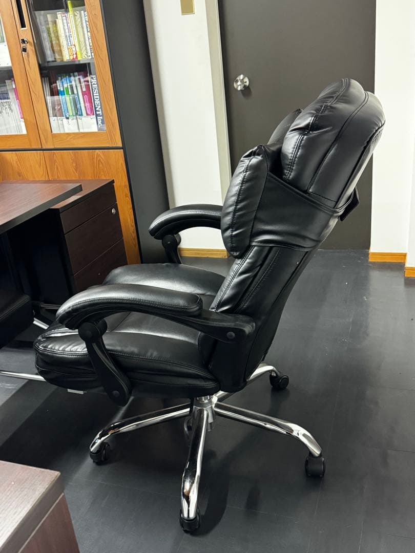 エグゼクティブチェア ブラック リクライニング機能　脚置き付
