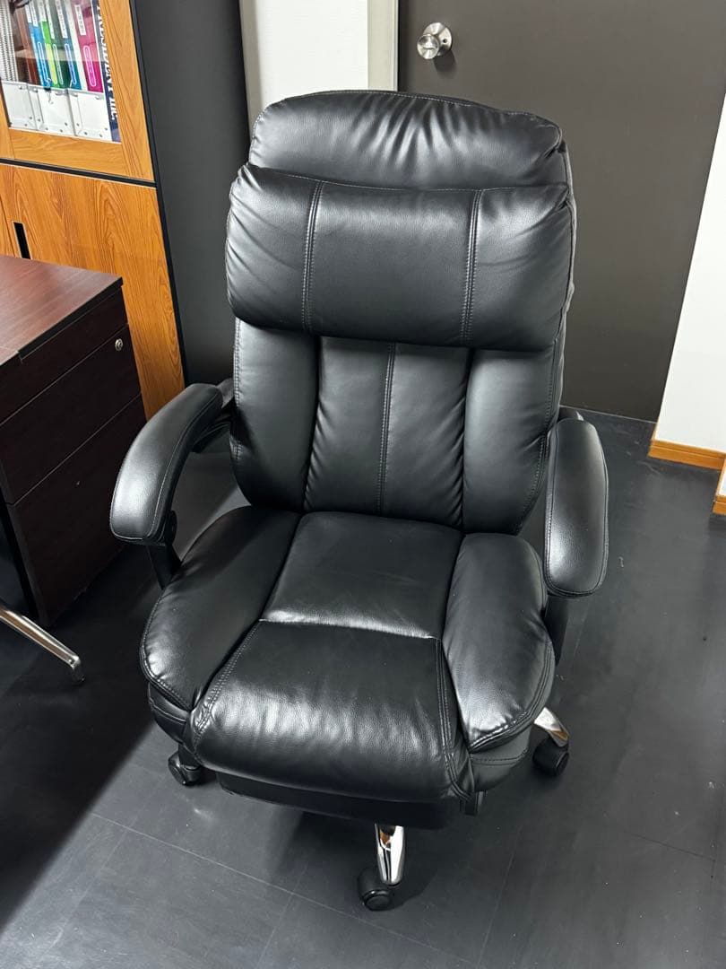 エグゼクティブチェア ブラック リクライニング機能　脚置き付