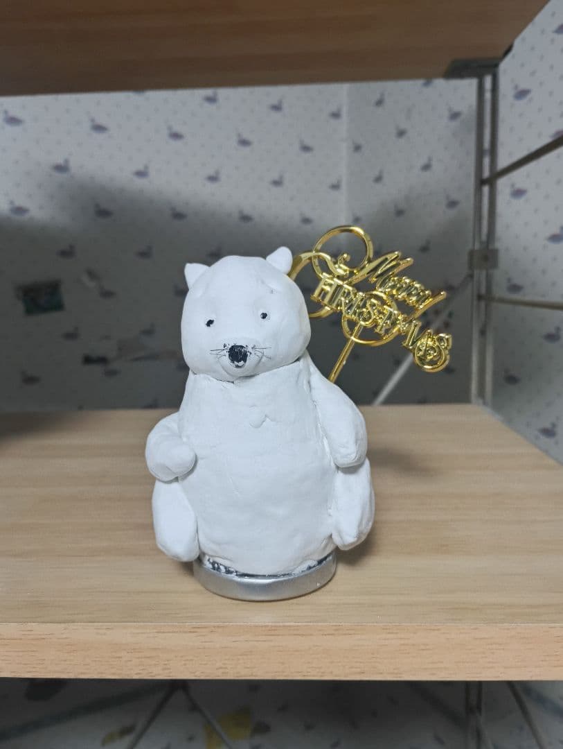 置物 金色の飾り付き