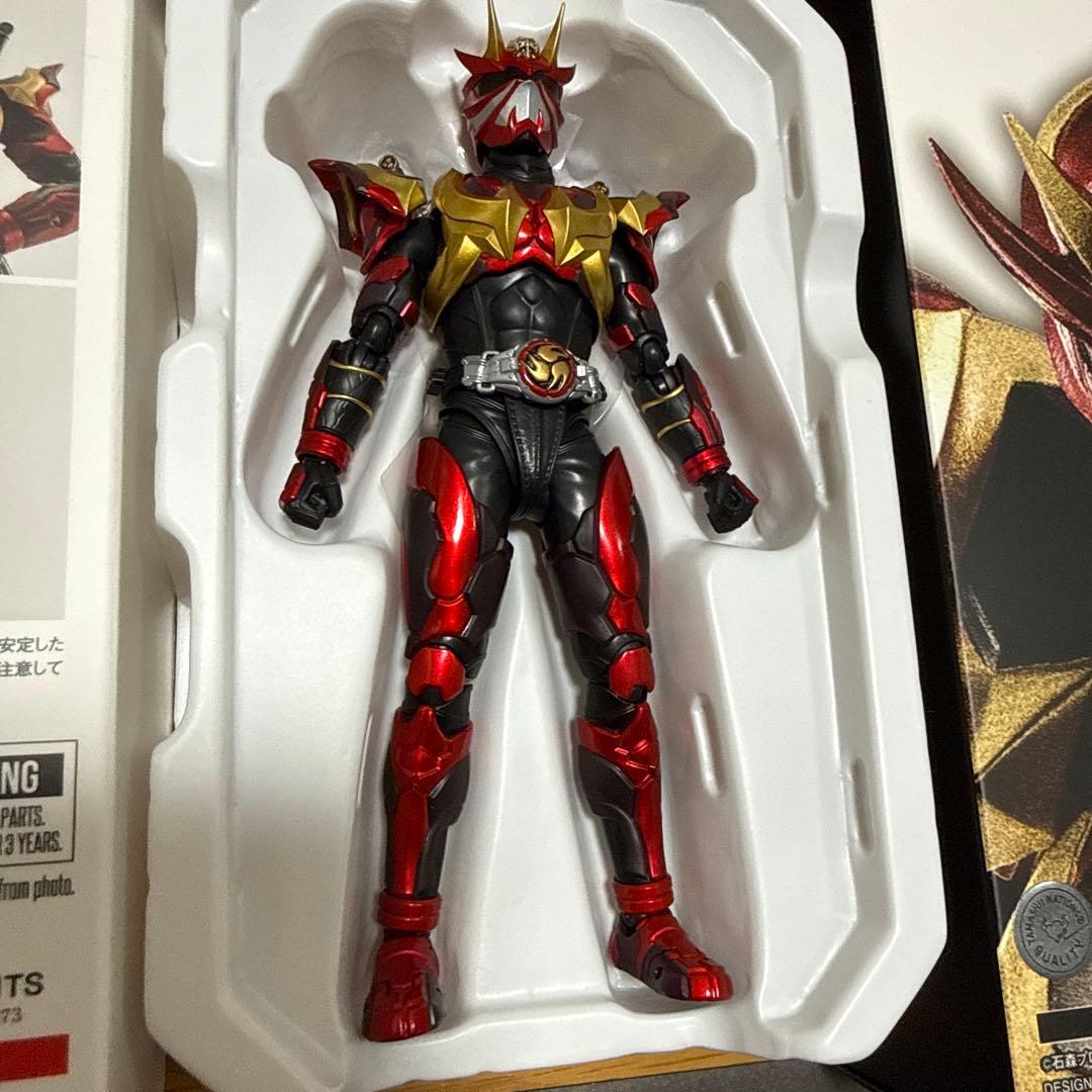 S.H.Figuarts 真骨彫製法　仮面ライダー響鬼　紅　装甲響鬼　セット売り