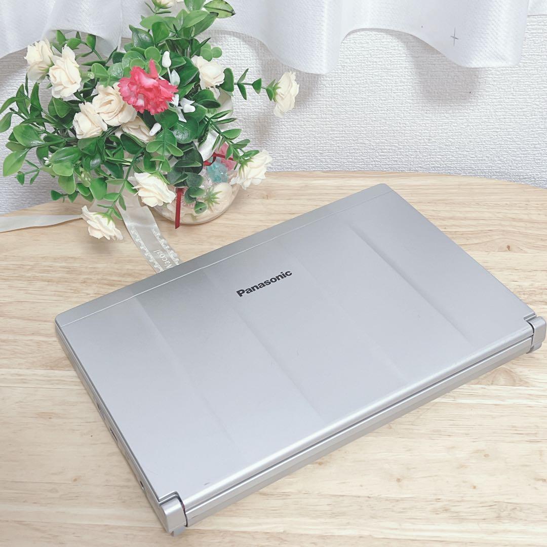 美品、高速SSD、メモリ8 G、快適、win11、オフィス2021、イラレ、