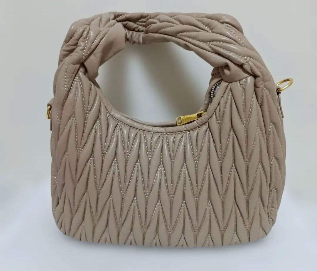 miu miu バッグ 　ミュウミュウ