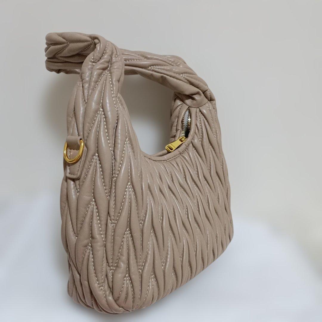 miu miu バッグ 　ミュウミュウ