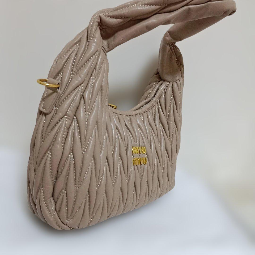 miu miu バッグ 　ミュウミュウ