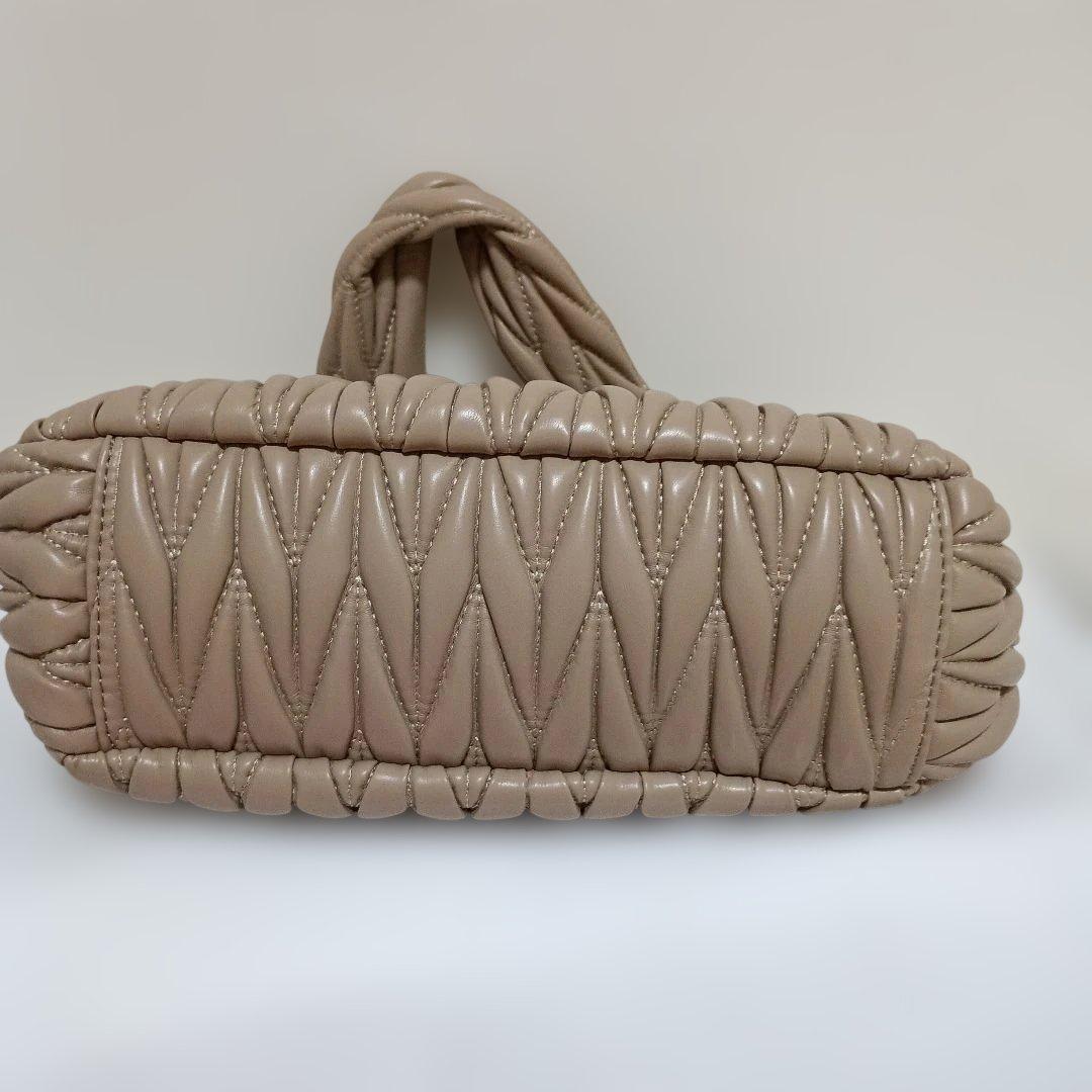 miu miu バッグ 　ミュウミュウ