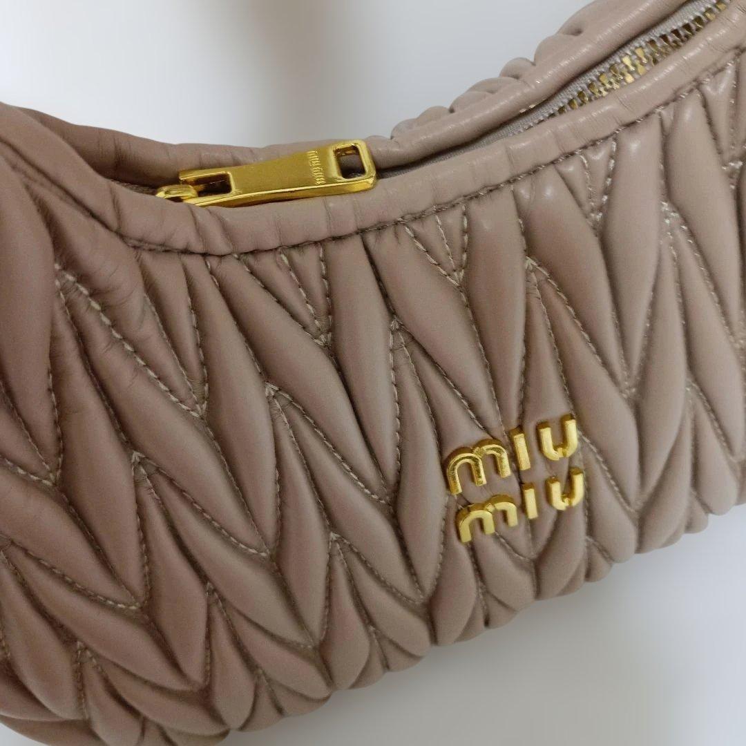 miu miu バッグ 　ミュウミュウ