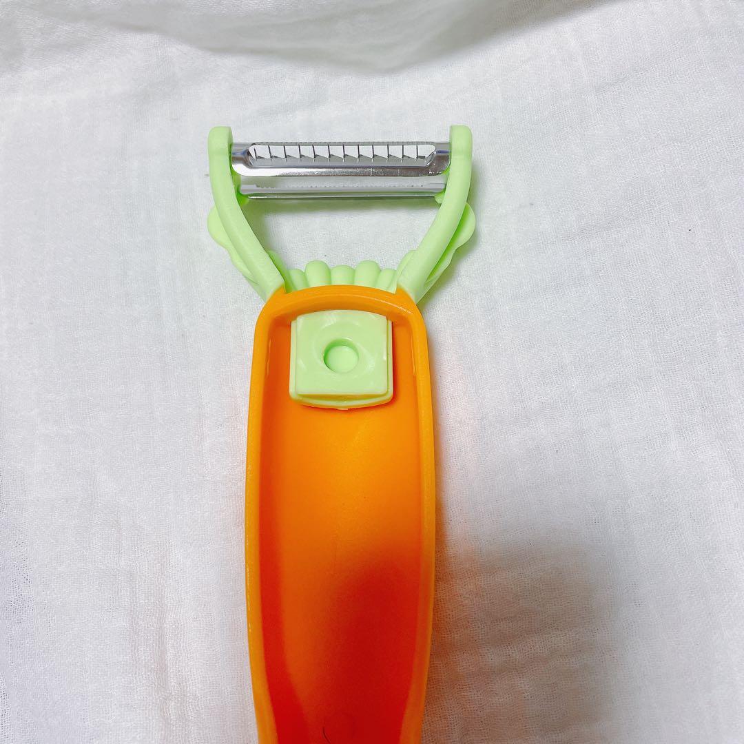 人参型　7イン1ボトルオープナー、ピーラーとおろし金付き キッチングッズ