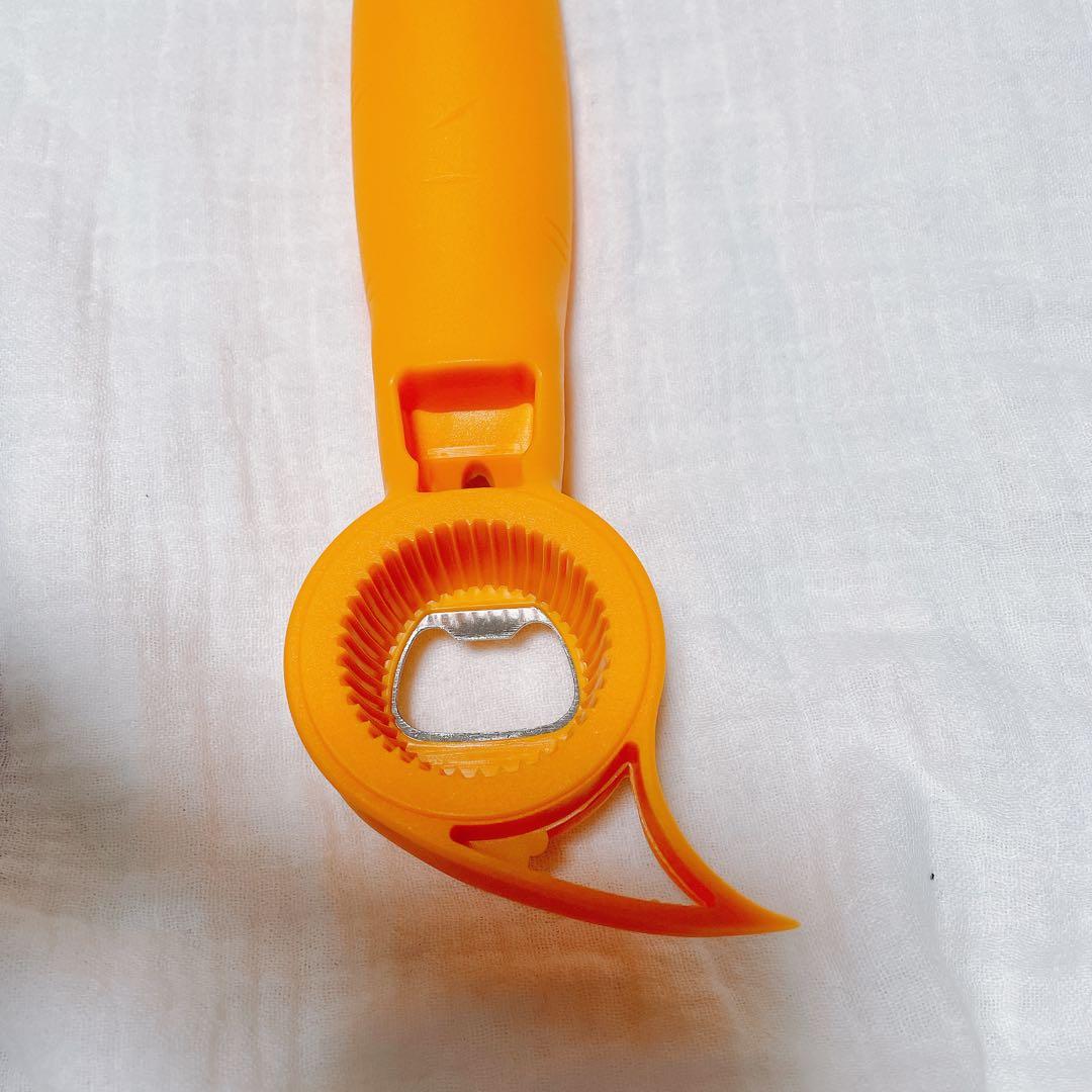 人参型　7イン1ボトルオープナー、ピーラーとおろし金付き キッチングッズ