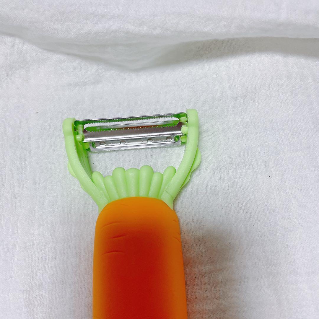 人参型　7イン1ボトルオープナー、ピーラーとおろし金付き キッチングッズ