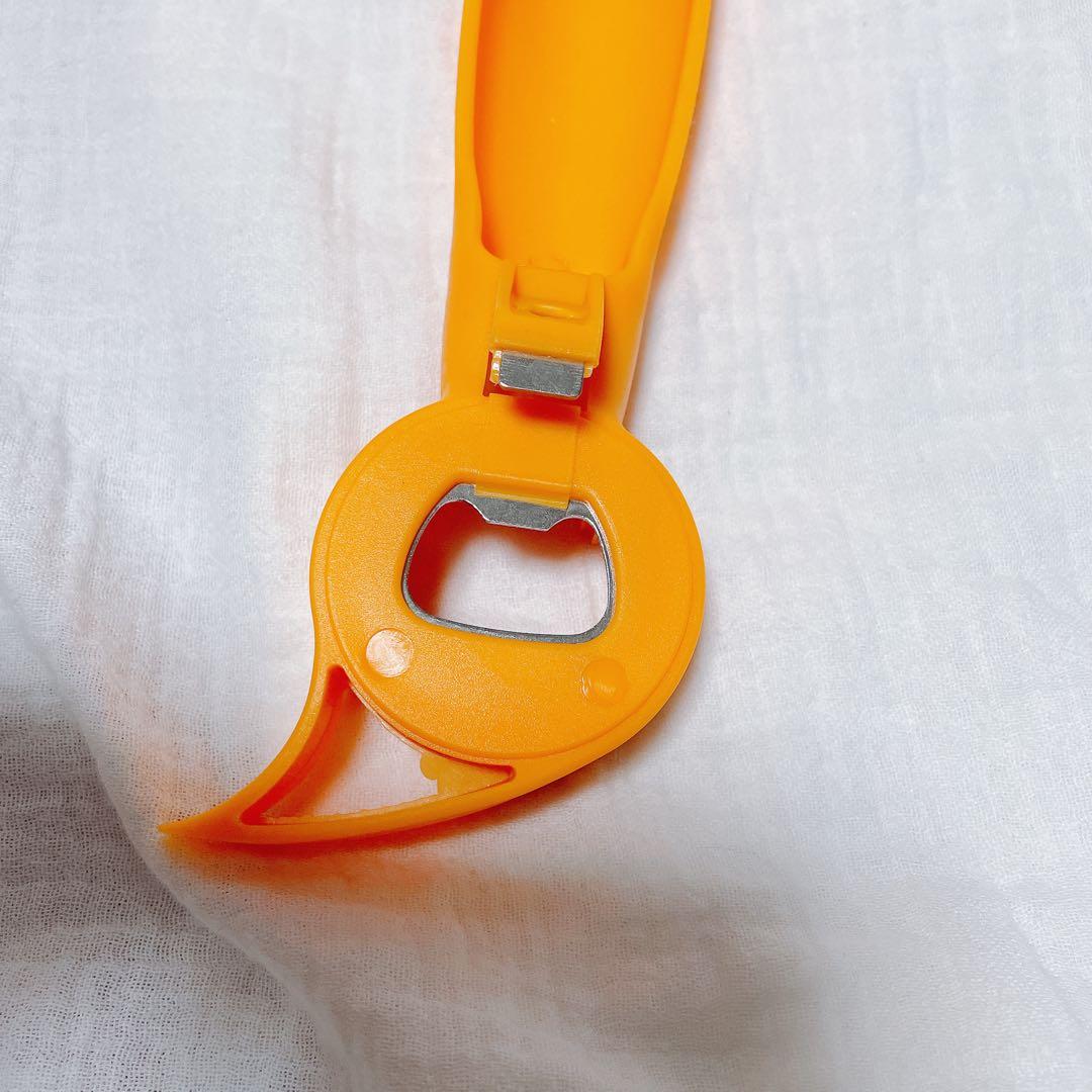 人参型　7イン1ボトルオープナー、ピーラーとおろし金付き キッチングッズ