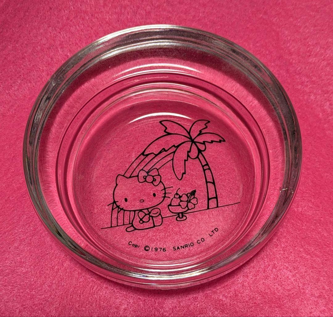新品 HELLO KITTY(ハローキティ) 入手困難 激レア ガラス 小物入れ