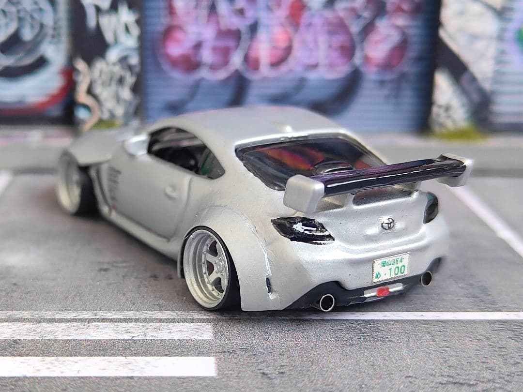 ホットウィールカスタム トヨタ GR86 ドリ車☆オーバーフェンダー☆トミカ改造