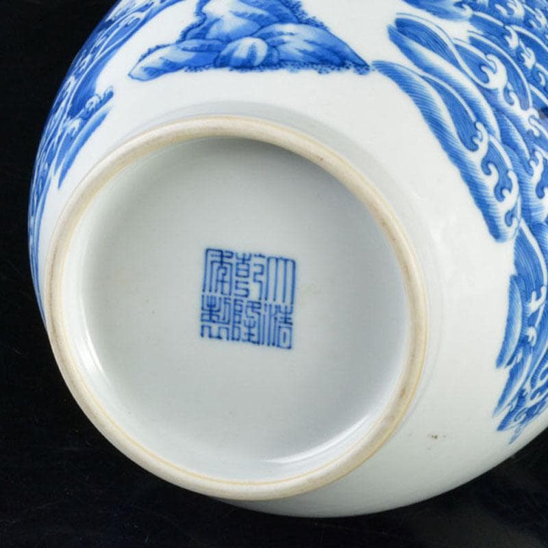中国　大清乾隆年製　青花　人物文　長頸瓶　M　R4724B